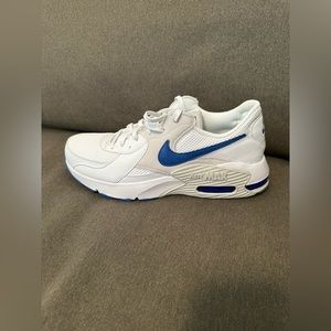 NWT Nike Air Max Excee. Men’s size 9, women’s size 10.5